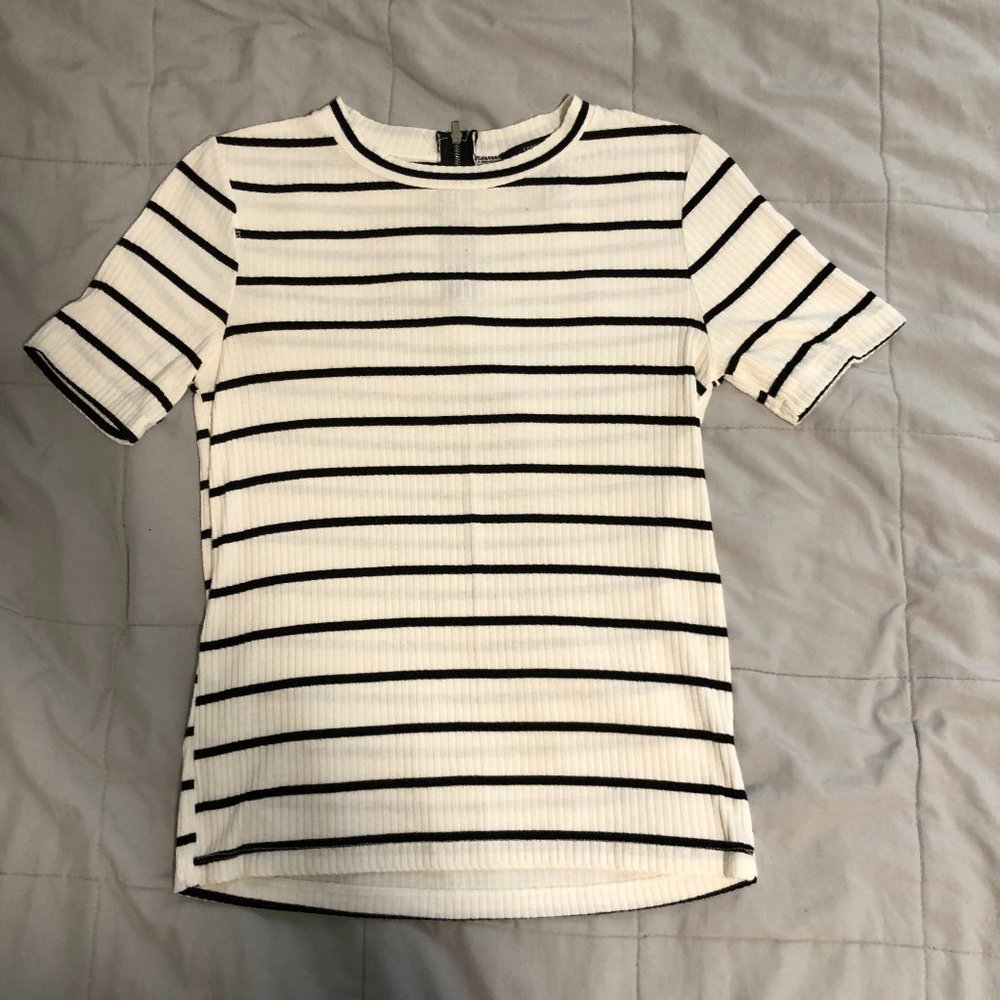Forever 21Black and White Striped Short Sleeved Top with Zipper Back